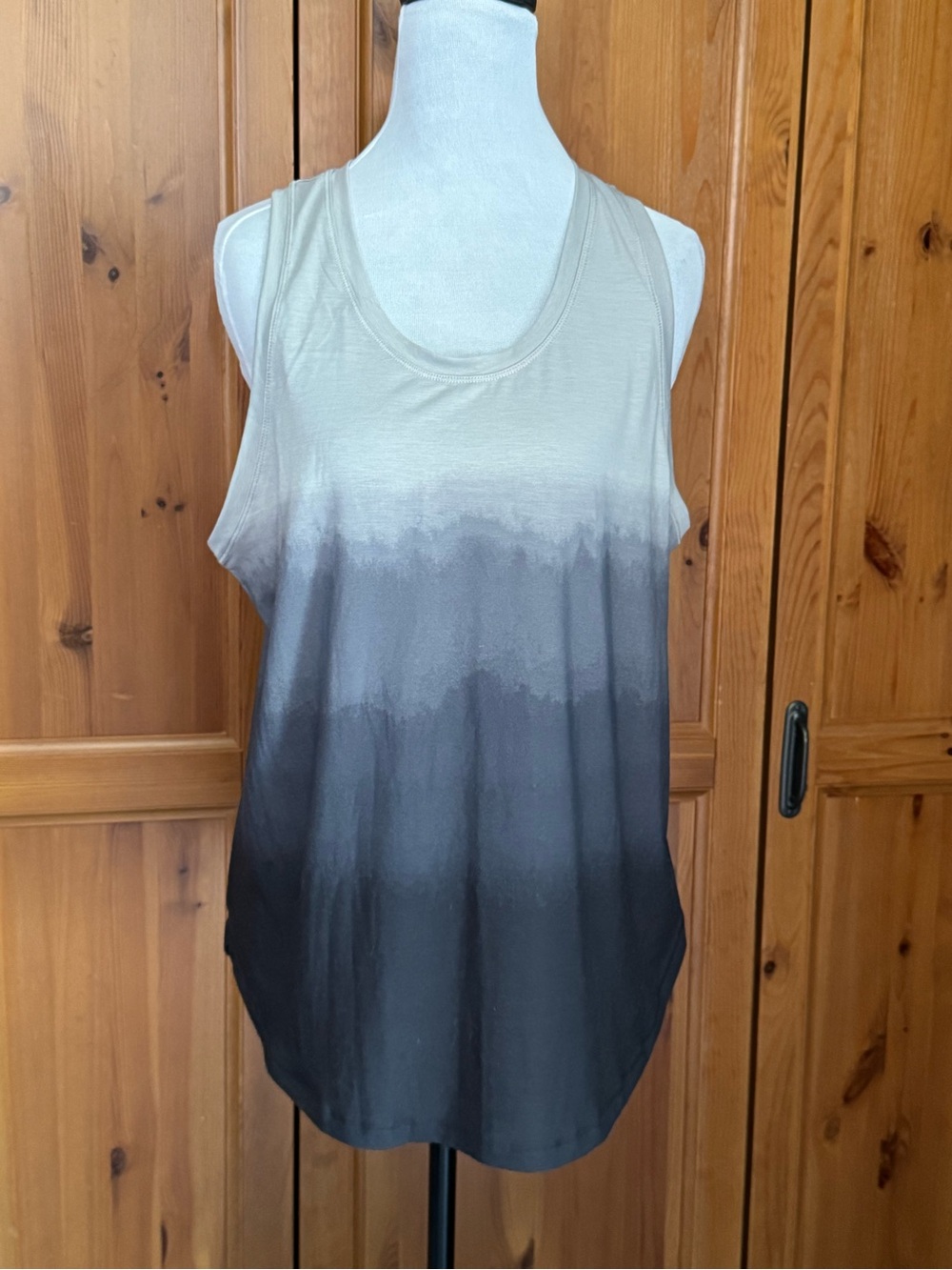 all in motion Ombre Scoop Neck Tank Top - Cream to Black